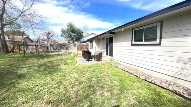 Building Photo - 10408 Leaning Willow Dr