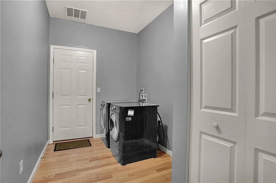 Building Photo - 13415 White Granite Dr