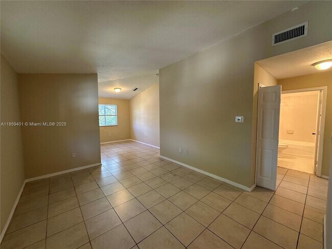 Building Photo - 1261 SE 31st Ct
