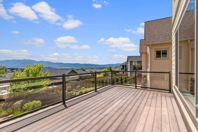 Building Photo - 4334 Vineyard Terrace