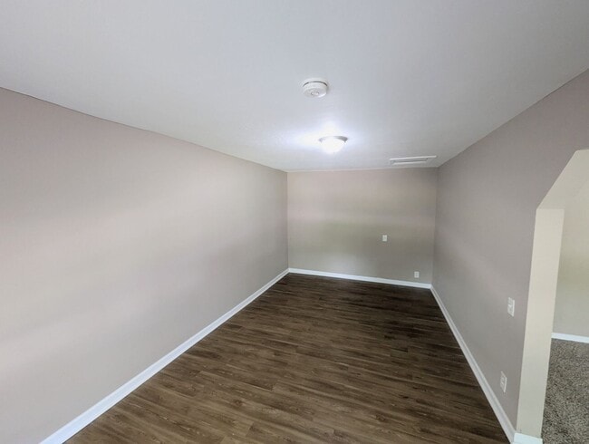 Building Photo - Room to Dream: Spacious 3-Bed in Spanish Lake
