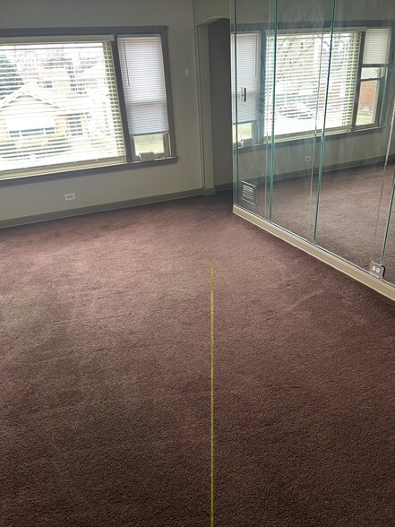 Building Photo - 8855 S Dorchester Ave