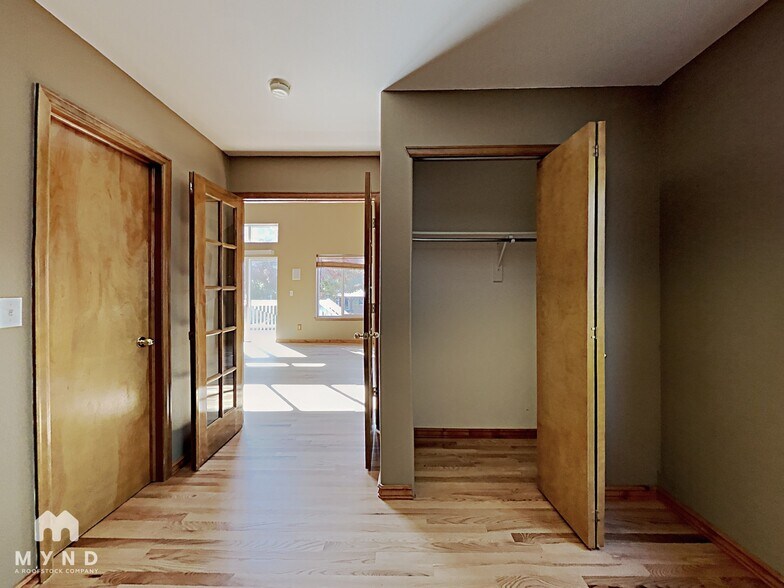 Building Photo - 5839 Instone Cir