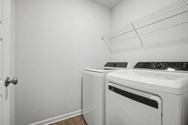 Building Photo - 4000 Cottage Farm Rd