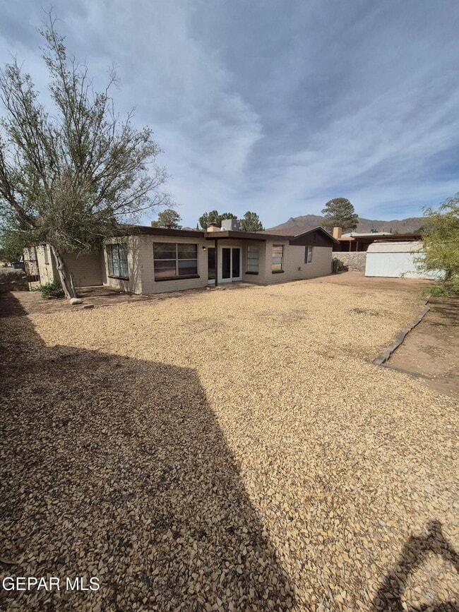 Building Photo - 6644 Mariposa Dr