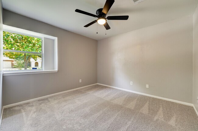 Building Photo - 9006 Stone Brook Ln