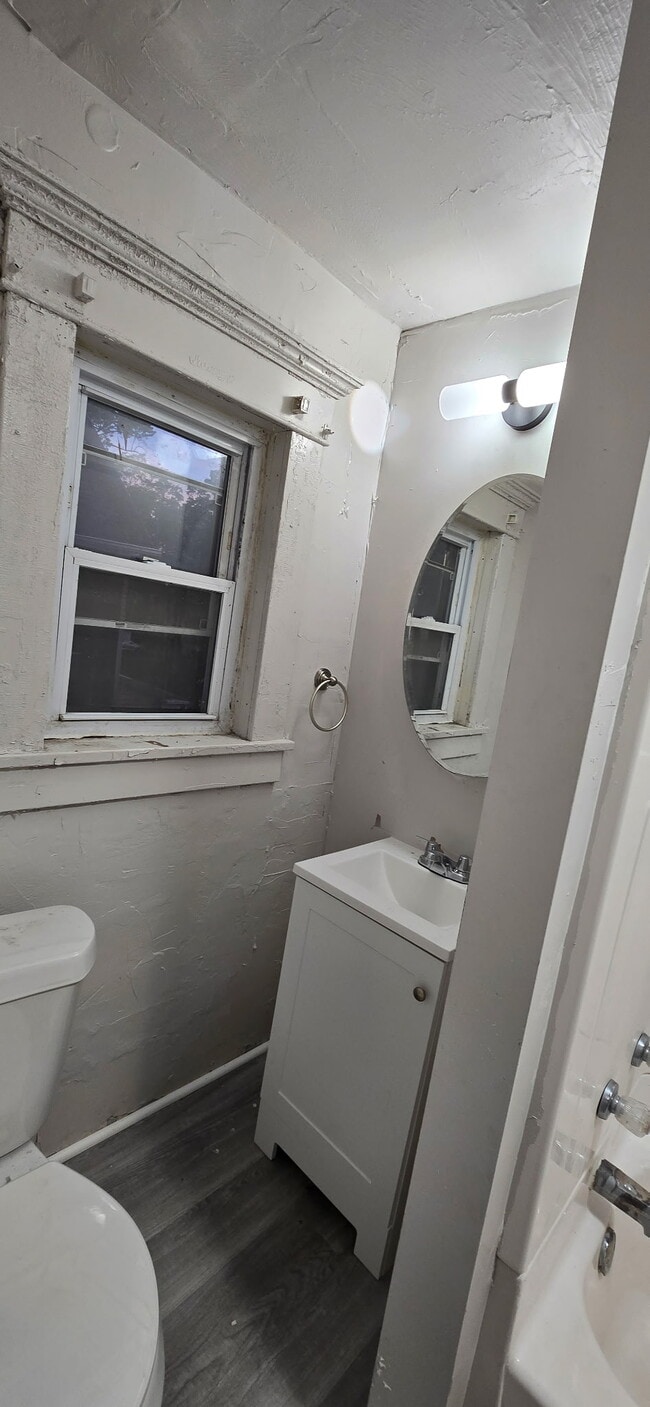 Building Photo - 1437 S Linden Ave