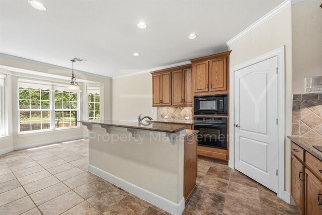 Building Photo - 808 Armstrong Dr