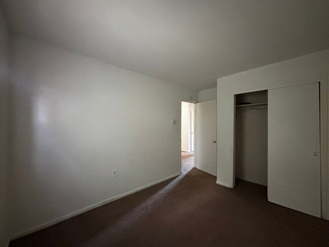 Building Photo - 3BR Townhome with garage! This house will go fast!!