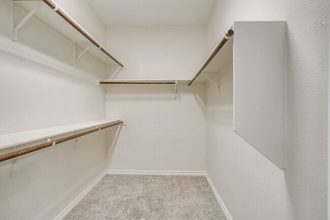 Building Photo - 3801 Weatherstone Dr