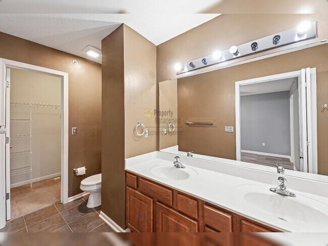 Building Photo - "Charming Lenexa Townhouse: Spacious 2-Bed Retreat with Finished Basement & Gleaming Hardwood Flo...