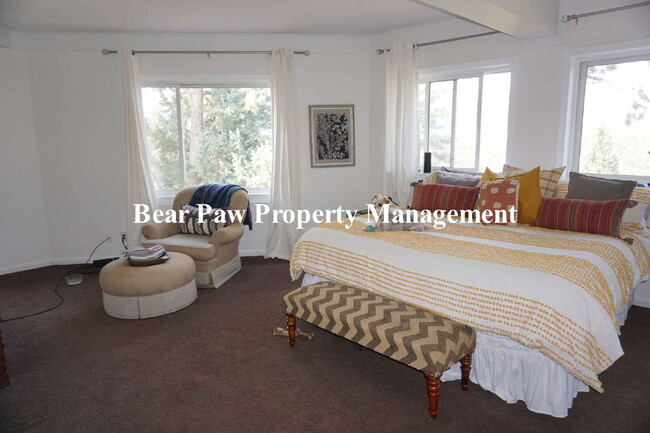 Building Photo - "Charming Evergreen Retreat: Spacious 3-Be...