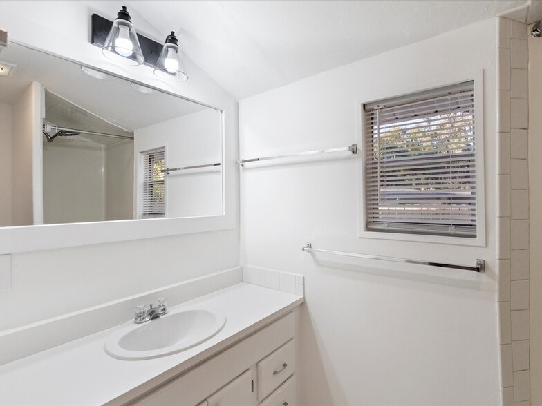 Building Photo - 237 Emory Plz