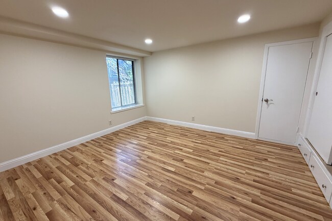 Building Photo - Beautifully Remodeled 4-Bedroom Home with Bonus Family Room & Large Private Yard in South San Fra...