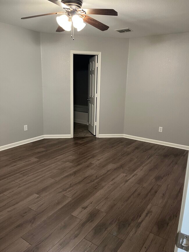 Building Photo - 608 Timberhaven Terrace