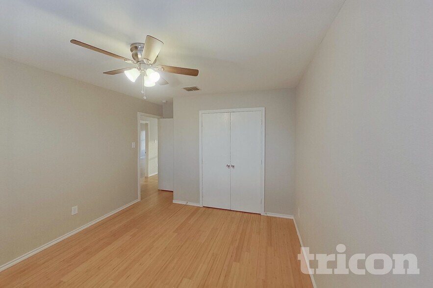 Building Photo - 216 Rambling Way