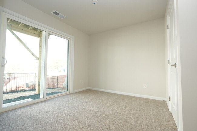 Building Photo - A large spacious home in Arbor St!