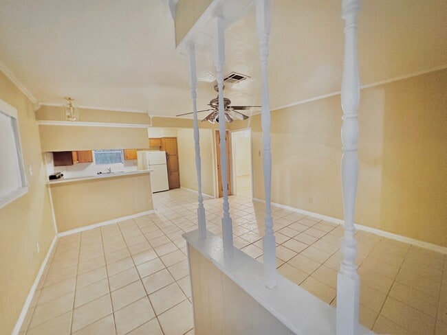 Building Photo - 320 S Avenue F