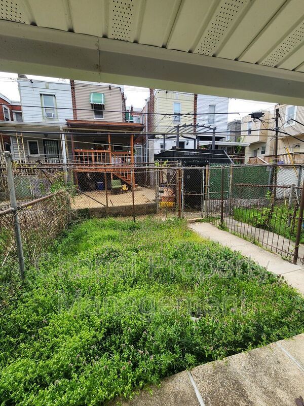 Building Photo - 1554 N Frazier St