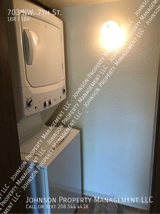 Building Photo - 703 NW 7th St