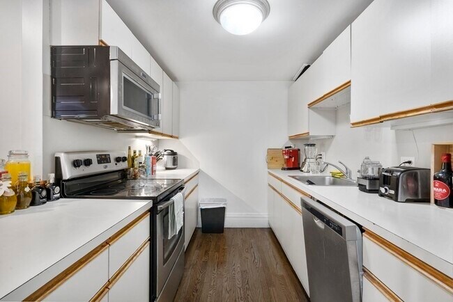 Building Photo - 390 Commonwealth Ave