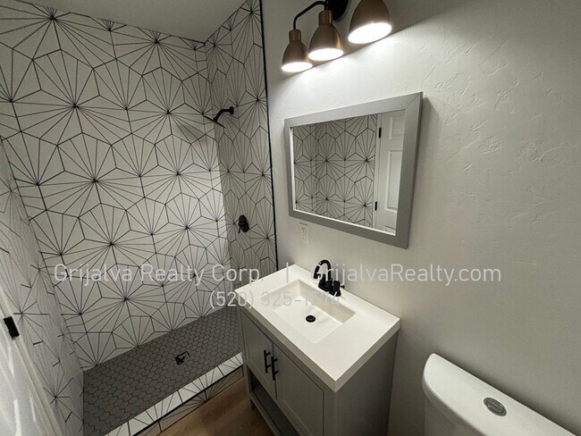 Building Photo - 2924 N Winstel Blvd