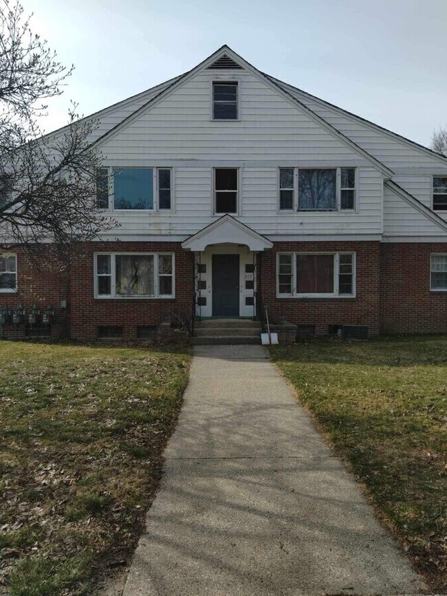 Building Photo - 217 W Cass St