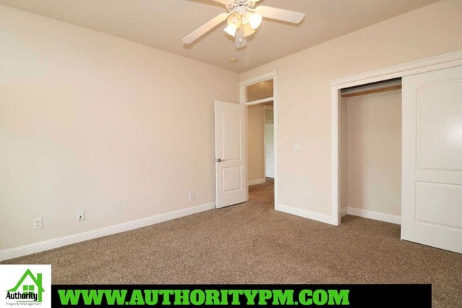 Building Photo - 997 Rollingview Dr