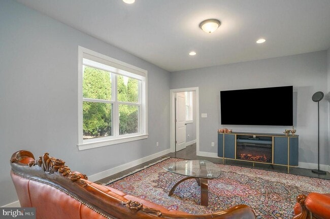 Building Photo - 340 Wartman Rd