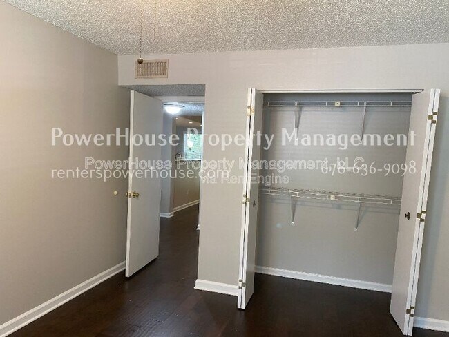 Building Photo - 5043 Brookside Ct