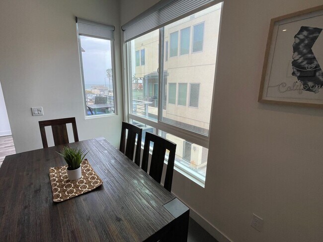 Building Photo - Water views! Less than a block from the ocean! 2 Bed 2.5 Bath Townhome!