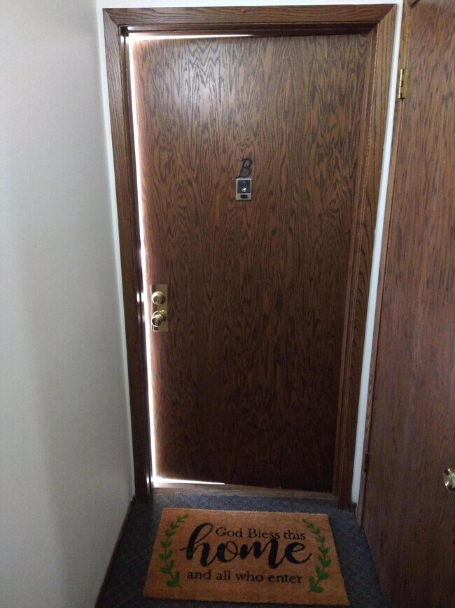 Building Photo - 20245 Independence Dr