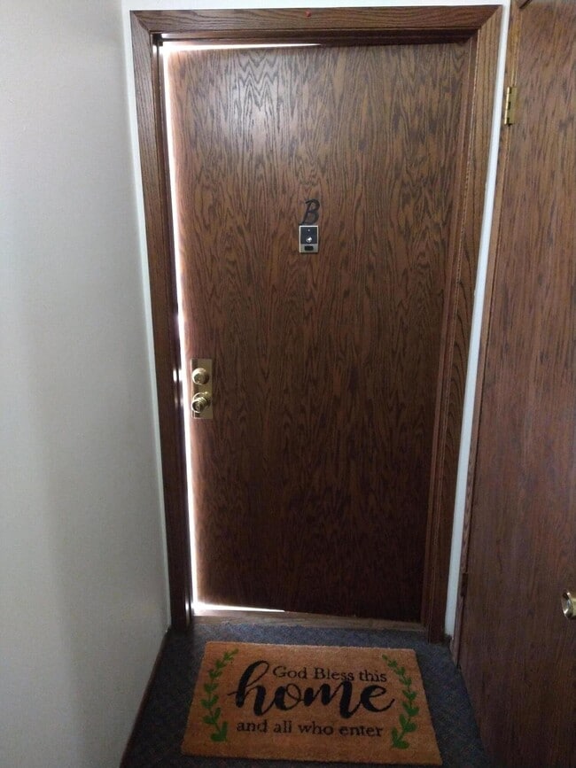 Building Photo - 20245 Independence Dr