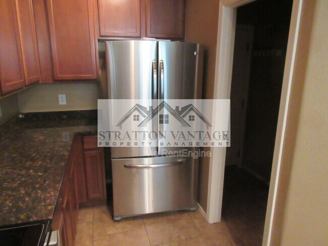 Building Photo - 2741 S Equestrian Dr