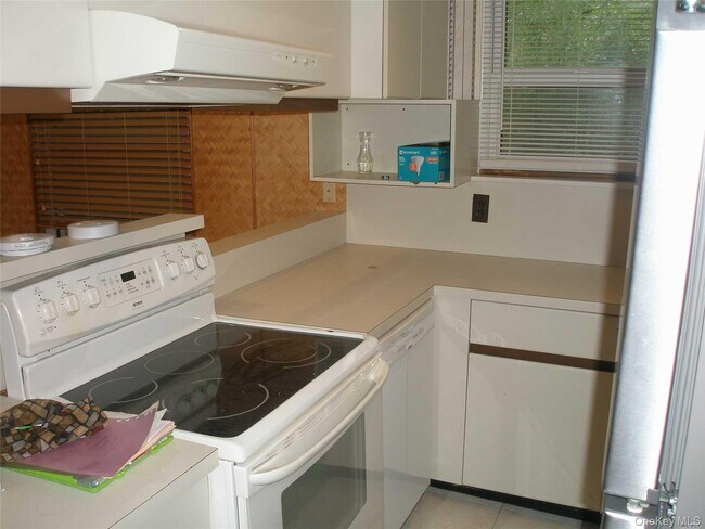 Building Photo - 4924 Express Dr S