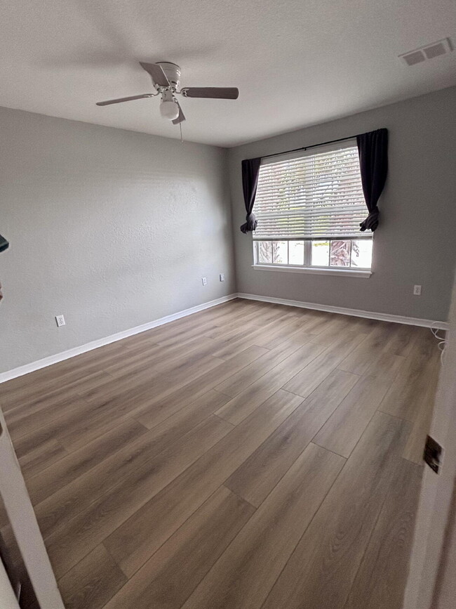 Building Photo - Colibri Way Townhome