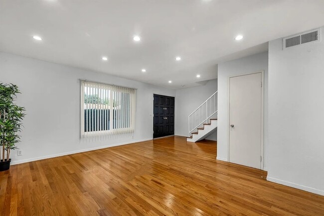 Building Photo - 246 Green Heath Pl