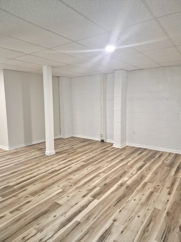 Building Photo - 200 Wellview Dr