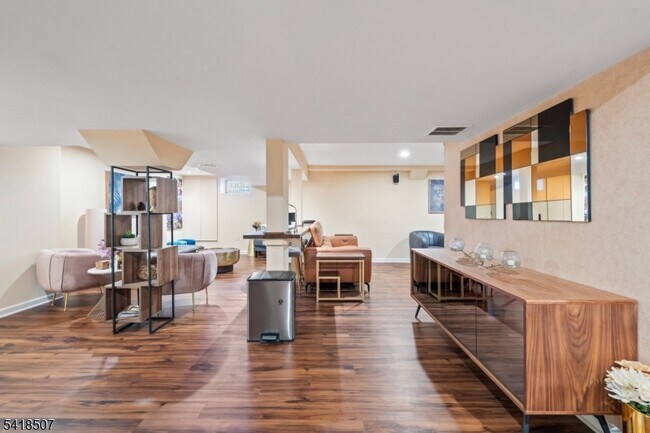 Building Photo - 29 Newell St