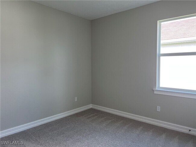 Building Photo - 393 Deauville Lp