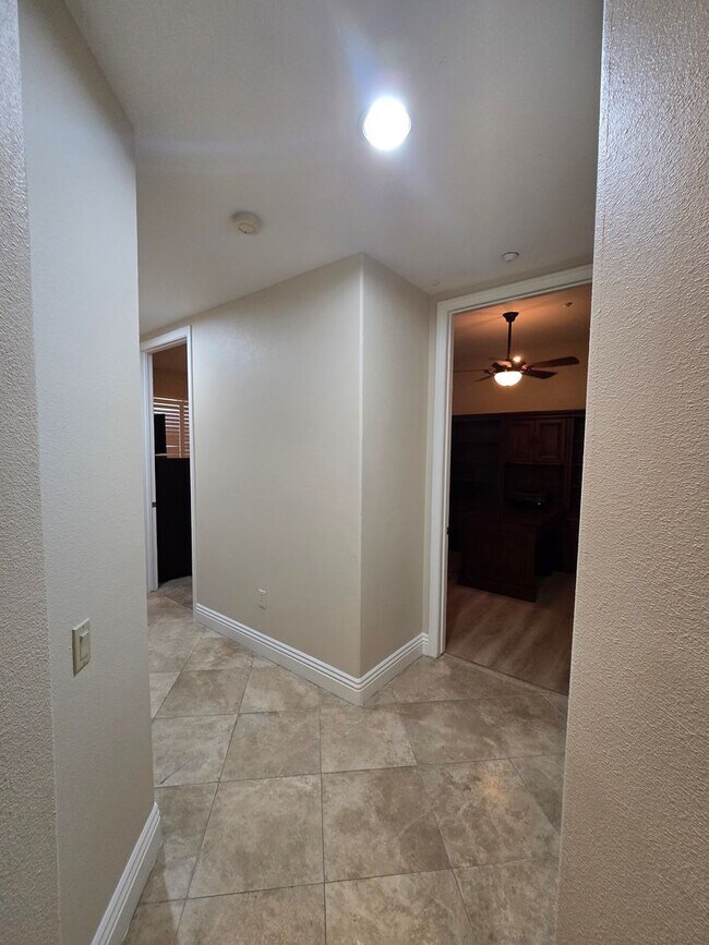 Building Photo - An Amazing Furnished 3 Bedroom Condo at La...
