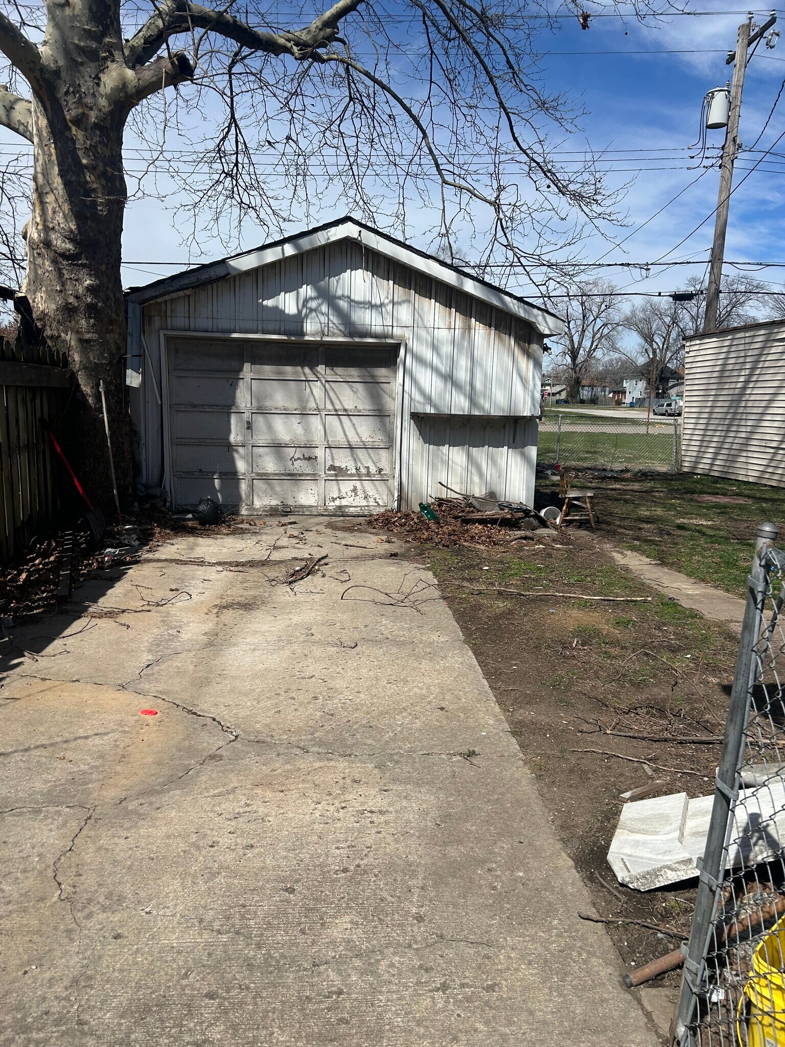 Building Photo - 2345 Iowa St