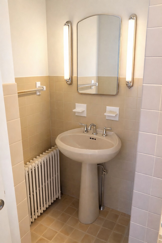 Building Photo - Spacious Manheim 3 Bedroom, 2 Bath House