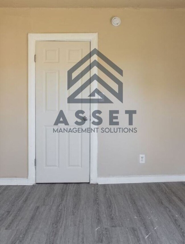 Building Photo - 4 Bedroom Available for Lease & Rent to Own!