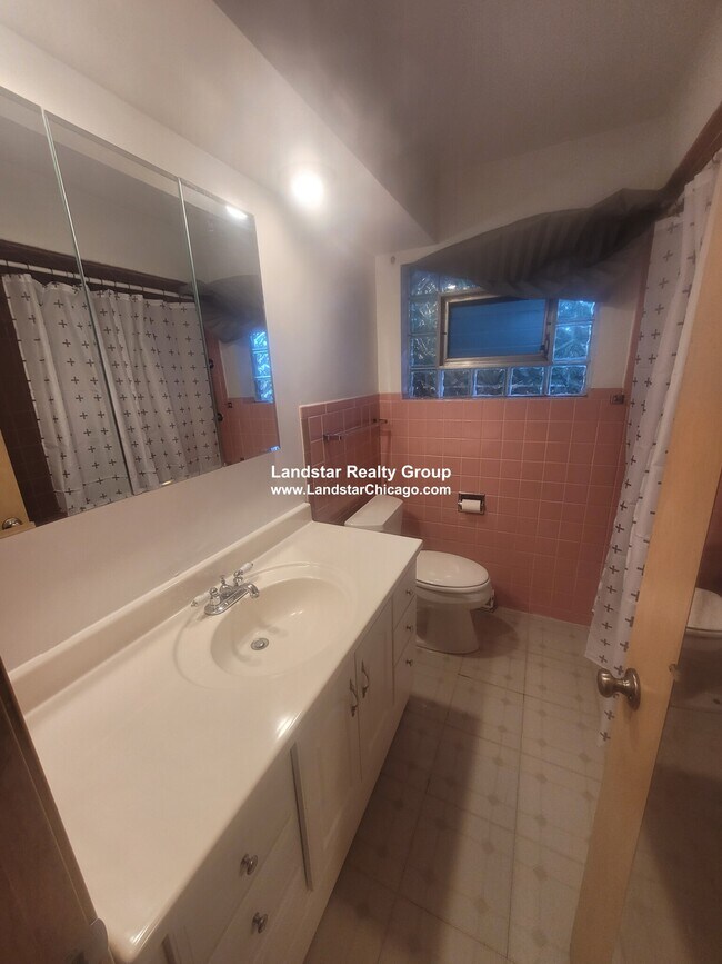 Building Photo - 4628 Plainfield