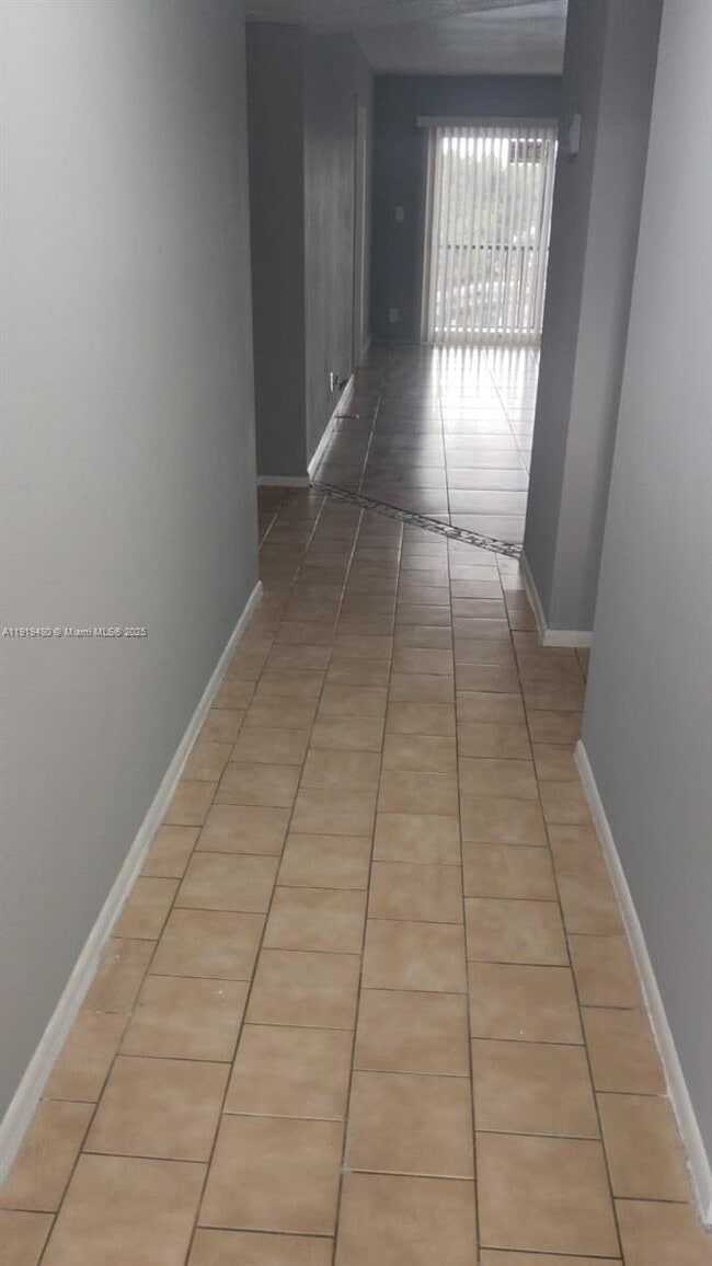 Building Photo - 7910 N Colony Cir