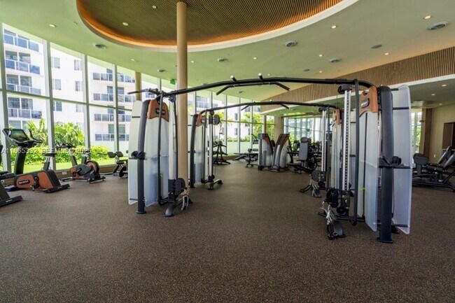 Building Photo - 700 NE 24th St