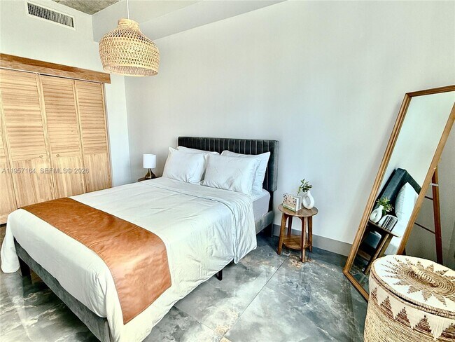 Building Photo - 234 NE 3rd St