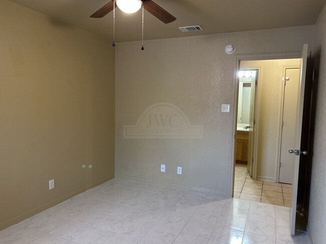 Building Photo - 1305 Chips Dr