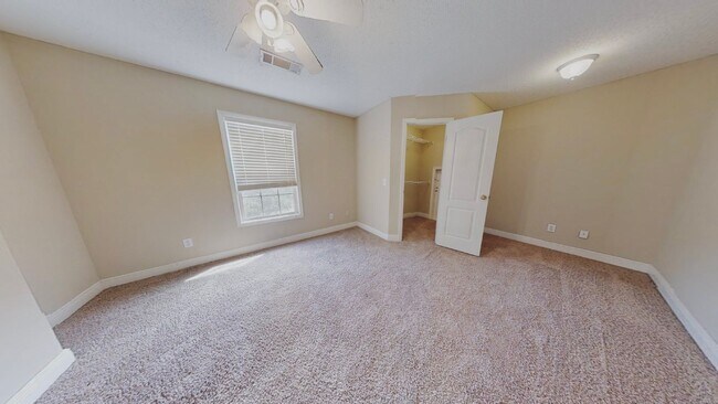 Building Photo - Spacious Home in Mill Creek